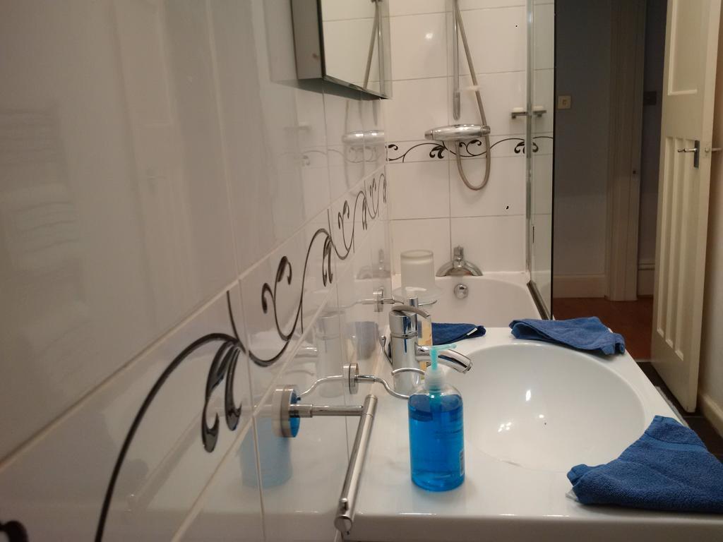 Luxury Holland Park, Sleeps 2, Free S'Fast Wifi Leilighet London Eksteriør bilde